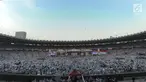 Suasana kampanye akbar pasangan capres-cawapres nomor urut 02 Prabowo Subianto - Sandiaga Uno memadati Stadion Utama Gelora Bung Karno (SUGBK), Senayan, Jakarta, Minggu (7/4/2019). Berbagai atribut kampanye dan bendera merah putih juga berkibar di SUGBK. (merdeka.com/Arie Basuki)