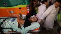 Alan Ruschel, korban selamat tim Chapecoense dari pesawat jatuh di Kolombia, sampai di Brasil, 13 Desember 2016 (REUTERS/Diego Vara)