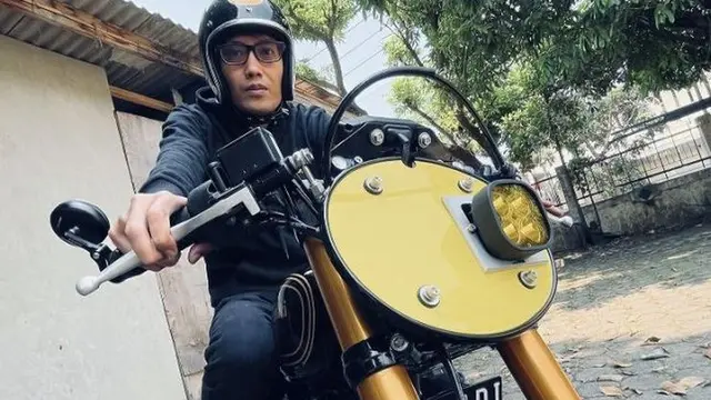 Kawasaki W175 Dimodifikasi dengan Konsep Bitcoin (Ist)