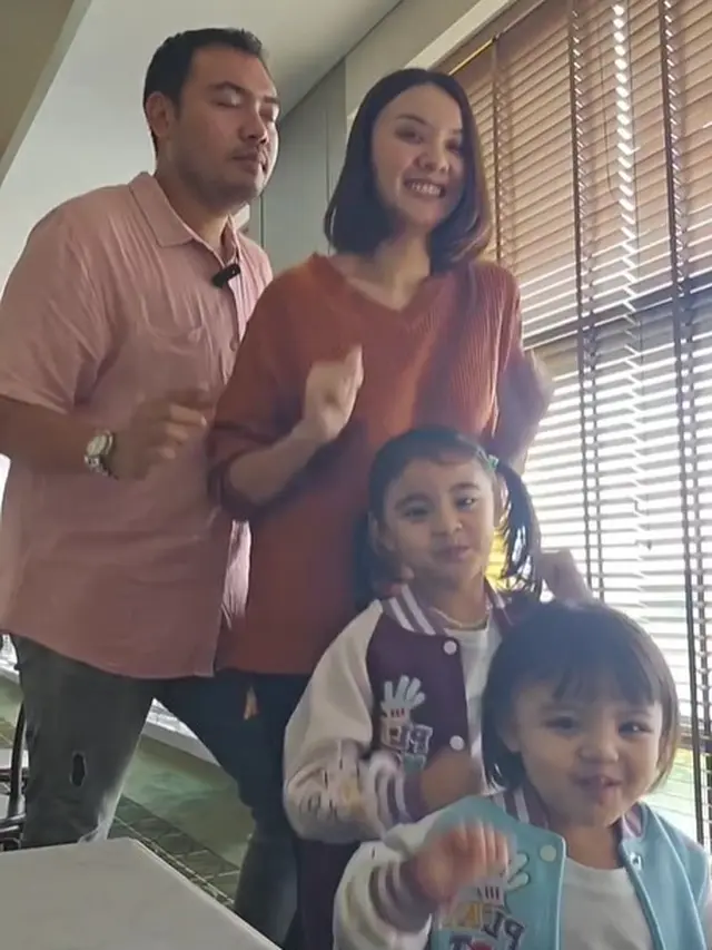 Cleopatra eks JKT48 bersama anak (Instagram/ratucleopatra20)