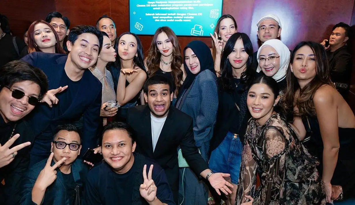 Deretan artis lainnya terlihat hadir di potret ini seperti Raffi Ahmad, Rizky Febian dan Mahalini, Lyodra, dan Kris Dayanti dengan outfit glam masing-masing.  [@raffinagita1717].