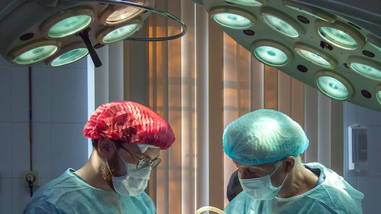 Ilustrasi operasi. Photo by National Cancer Institute/Unsplash