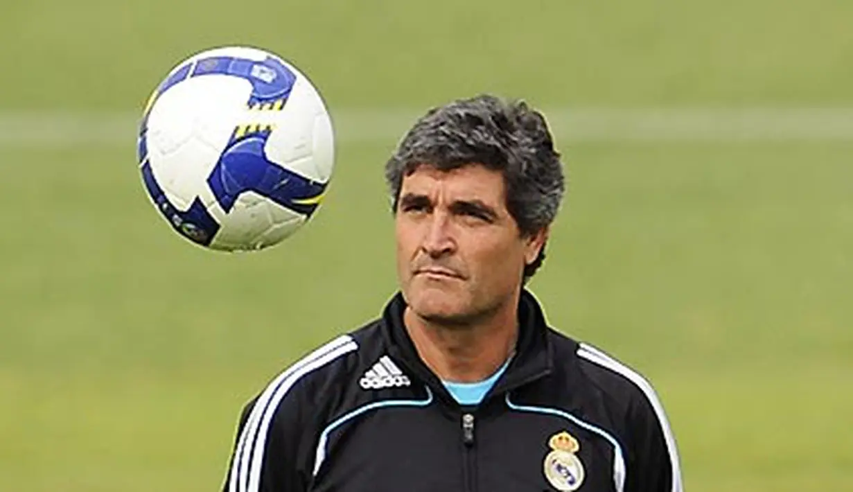 Pelatih Real Madrid, Juande Ramos dalam sesi latihan tim jelang duel El Clasico menghadapi Barcelona pada 2 Mei 2009. AFP PHOTO/PIERRE-PHILIPPE MARCOU