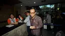 Julian Aldrin Pasha datang ke KPK untuk membesuk eks Menpora, Andi Mallarangeng, Jakarta, Senin (29/12/2014). (Liputan6.com/Miftahul Hayat)