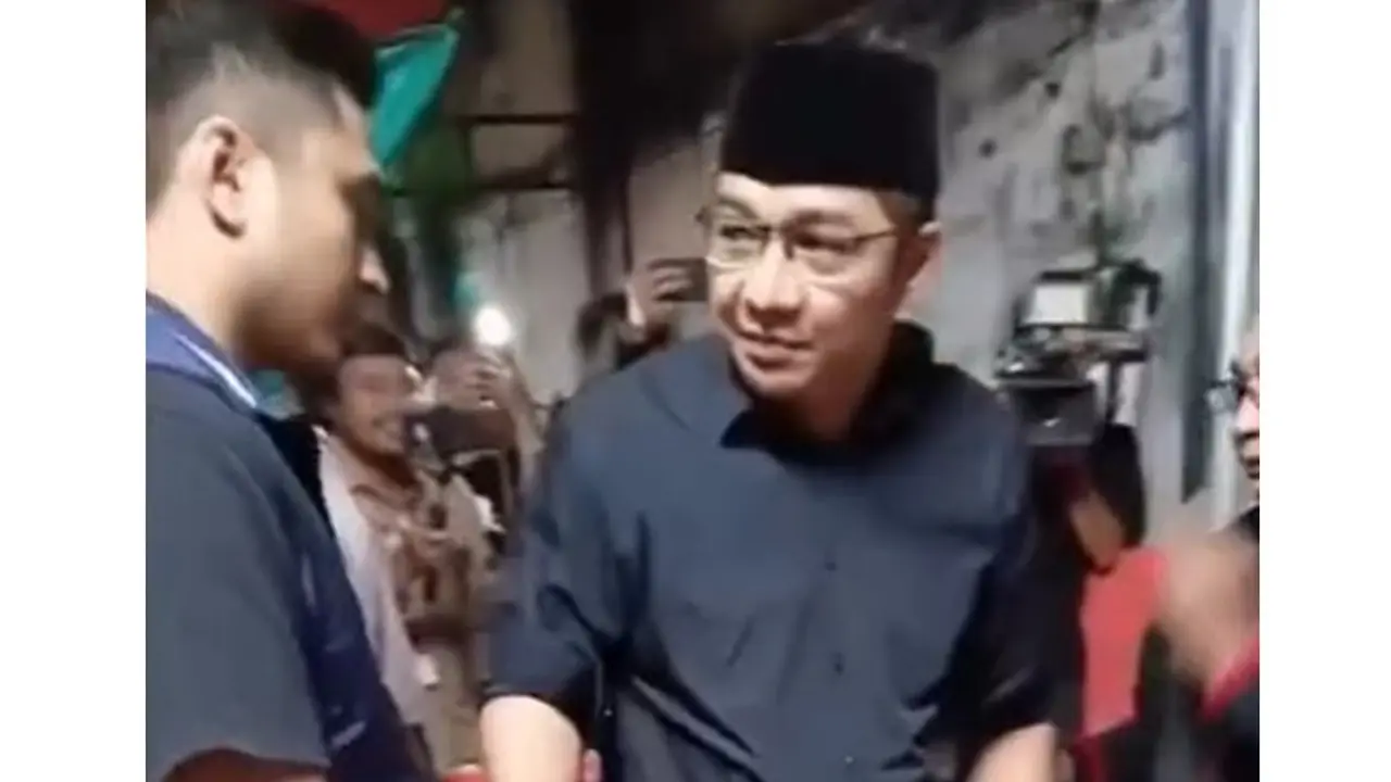 6 Potret Pasha Ungu Takziah ke Rumah Duka Driver Ojol yang Dilindas Rantis Brimob