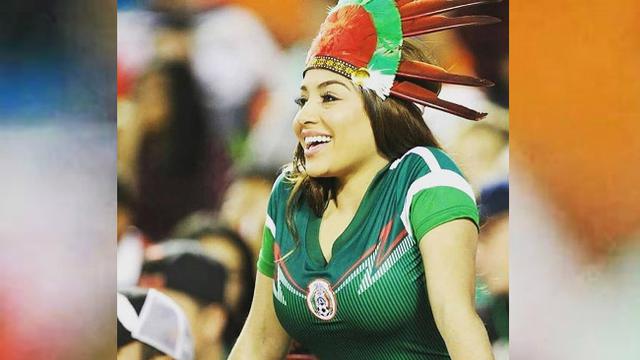 Para suporter punya cara tersendiri untuk menyemangati pemain selain dari teriakan nyanyian penyemangat.