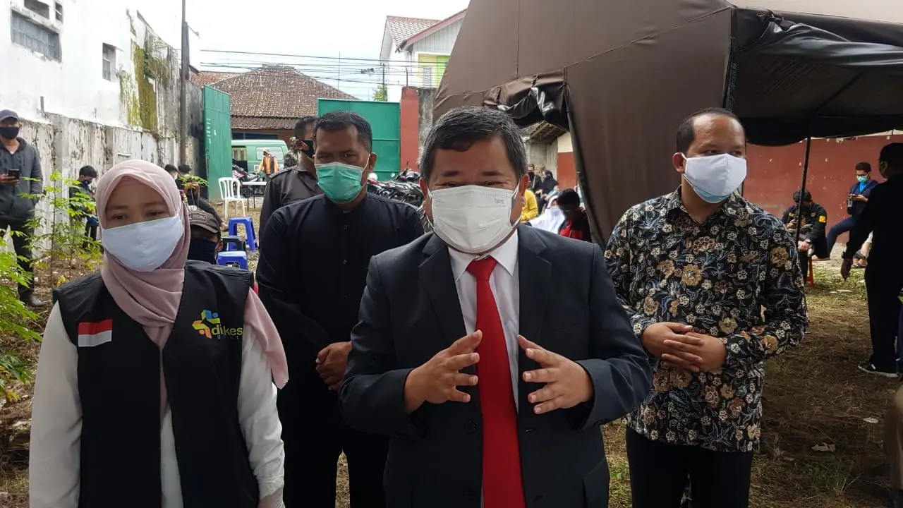 Bupati Garut Rudy Gunawan memastikan selama PPKM berlangsung, Dinas Sosial dan Dinas Ketahanan Pangan wajib menyediakan beras cadangan yang diperuntukan bagi warga yang membutuhkan.