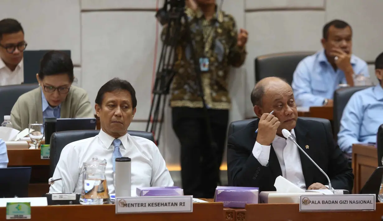 Dadan menyampaikan data tersebut saat Rapat Kerja (Raker) yang digelar Komisi IX DPR RI dengan Menteri Kesehatan Budi Gunadi Sadikin, Menteri Kependudukan dan Pembangunan Keluarga Wihaji serta Kepala Badan Pengawas Obat dan Makanan (BPOM) Taruna Ikrar tentang penanganan kasus MBG. (merdeka.com/Arie Basuki)