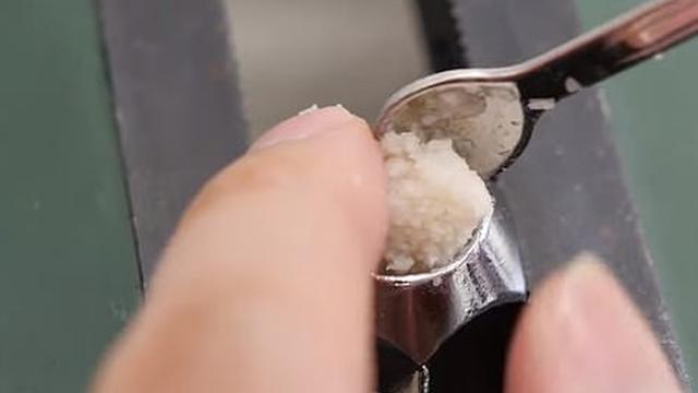 Ingin Lamar Kekasih, Pria Ini Buat Cincin Pertunangan Dari Bagian Tubuhnya