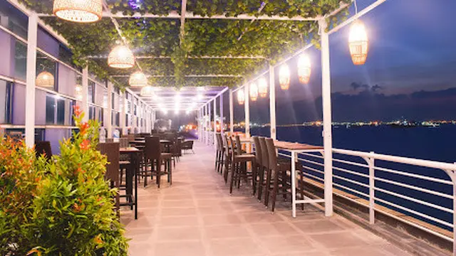 Tempat Makan View Bagus di Surabaya