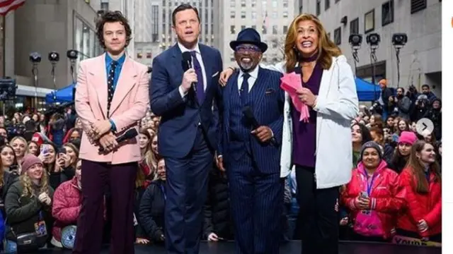 Gaya Androgini Harry Styles