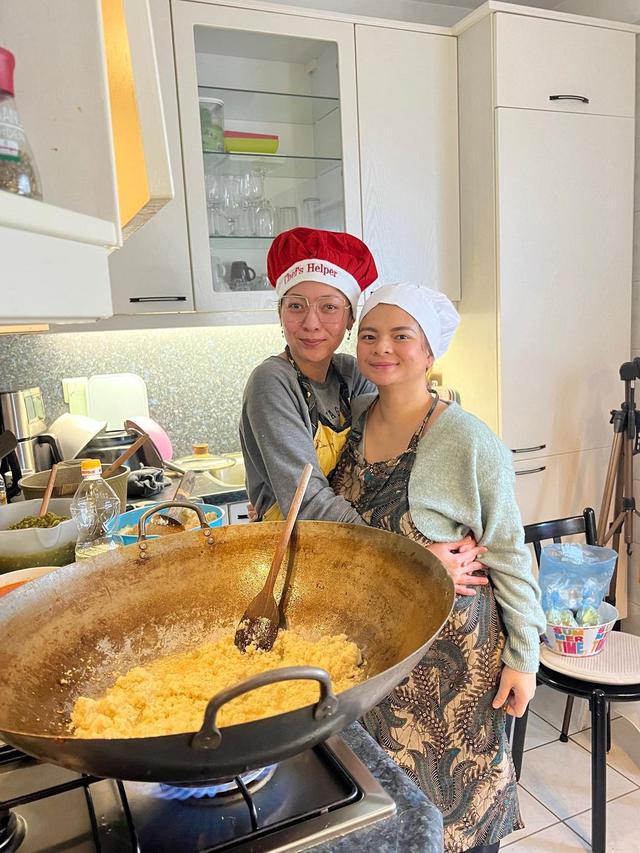 7 Potret Seru Nanda Gita saat Belanja di Pasar hingga Masak, Buka Bisnis Catering