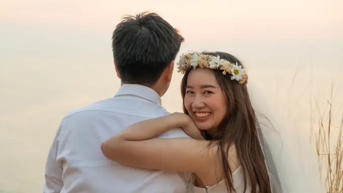 couple romantis bahagia