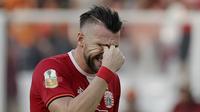 Striker Persija Jakarta, Marko Simic, tampak kecewa usai gagal membobol gawang PSM Makassar pada laga Piala Indonesia 2019 di SUGBK, Jakarta, Minggu (21/7). Persija menang 1-0 atas PSM. (Bola.com/M Iqbal Ichsan)