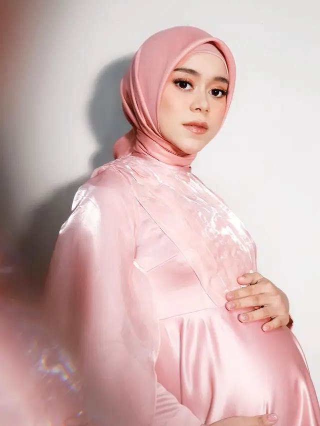 6 Potret Maternity Shoot Lesty Kejora dengan Ragam Tema, Aura Bumil Kian Terpancar
