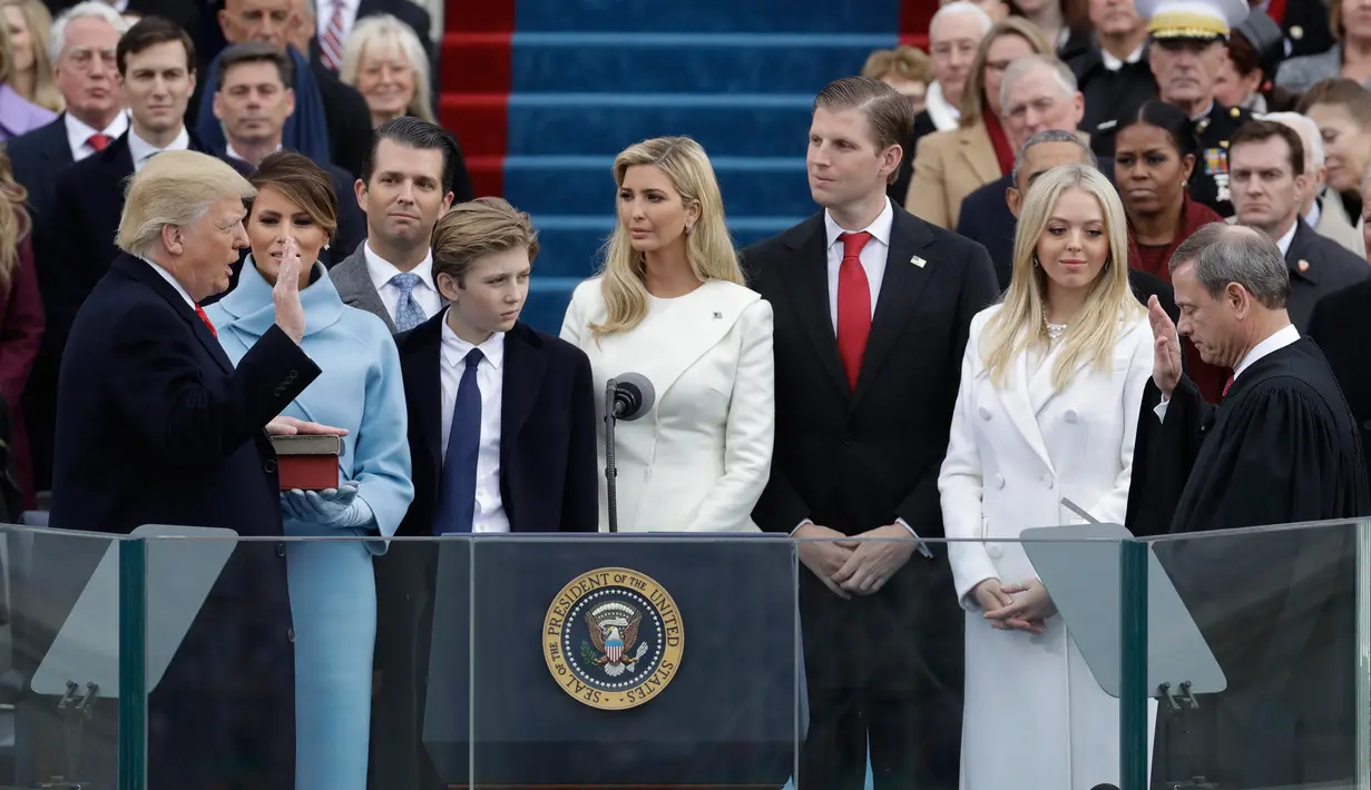 Suasana pelantikan Donald Trump menjadi Presiden AS di Capitol Hill, Washington DC, AS, Jumat (20/1). Donald Trump  kini resmi menjadi Presiden AS ke-45 (AP Photo)