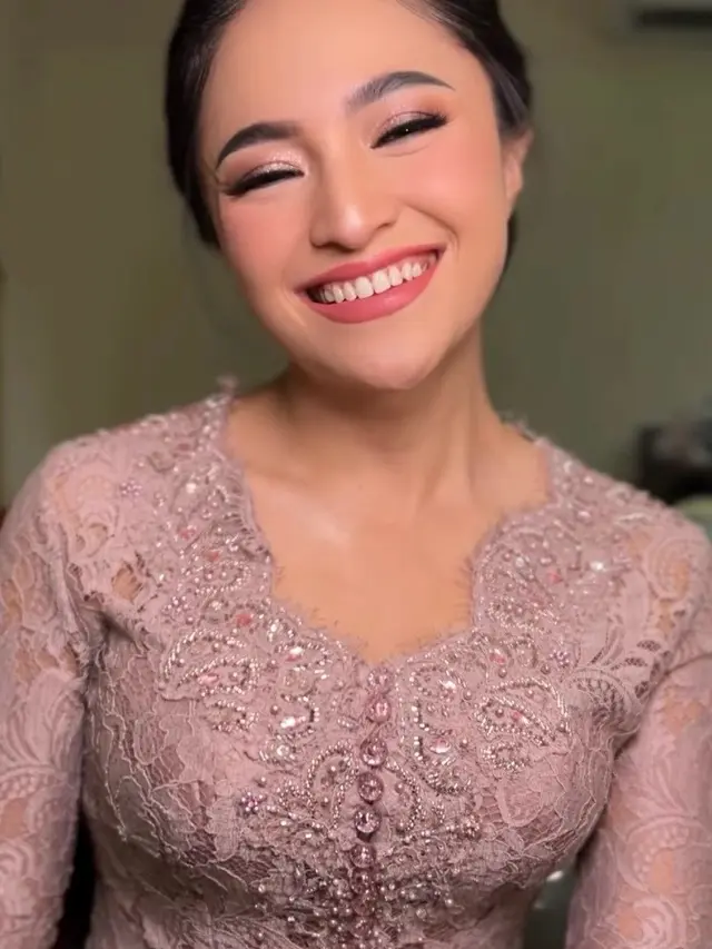 Tampilan Marshanda saat Pernikahan Adik Laki-Lakinya. [@vinaavaniaa]
