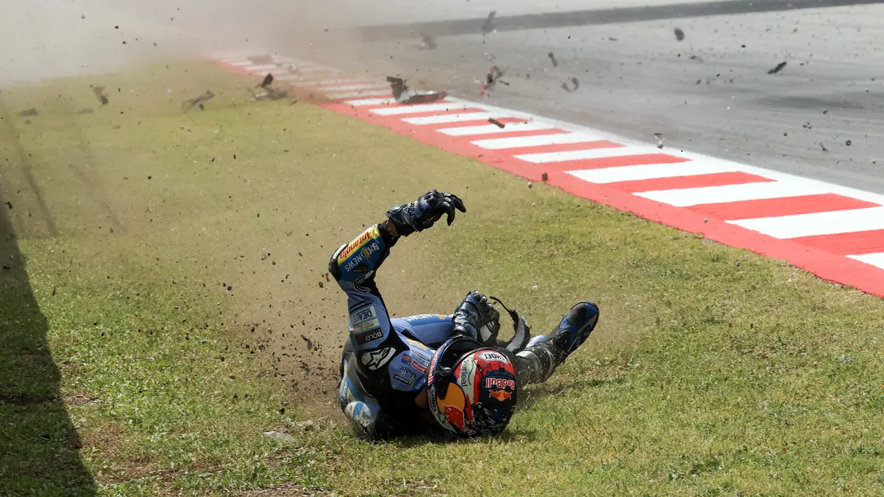 Foto: Insiden Horor Alex Marquez saat MotoGP Catalunya 2026, Berakhir dengan Patah Tulang Selangka