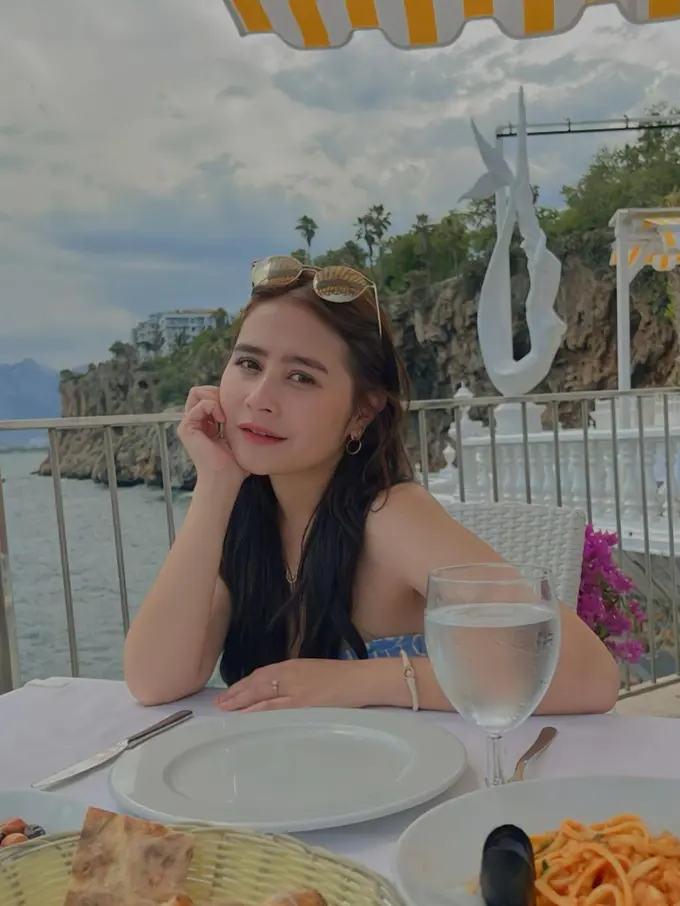 Prilly Latuconsina mengaku siap nikah muda.