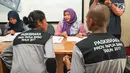 Peserta Paskibra perwakilan provinsi Papua Barat melakukan registrasi untuk mendapatkan kamar selama mengikuti Diklat di PPPON, Cibubur, Jakarta Timur, Selasa (25/7).  (Liputan6.com/Yoppy Renato)