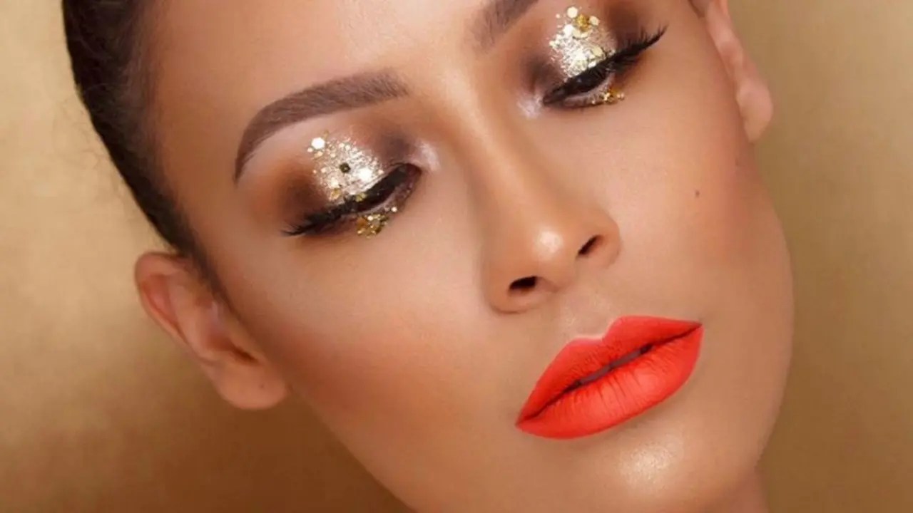 Kece Abis! Berani Coba Buat Eyeshadow Blink-blink?