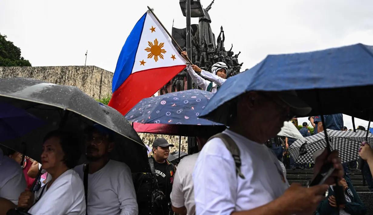 Kemarahan publik Filipina ini menyusul skandal proyek infrastruktur "hantu" yang semakin meningkat sejak Presiden Ferdinand Marcos Jr menyinggungnya dalam pidato kenegaraan pada Juli 2025 setelah serangkaian banjir mematikan melanda negara itu. (Jam STA ROSA/AFP)