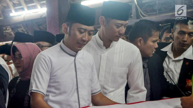 Tangis SBY, AHY, dan Ibas di Persemayaman Ani Yudhoyono