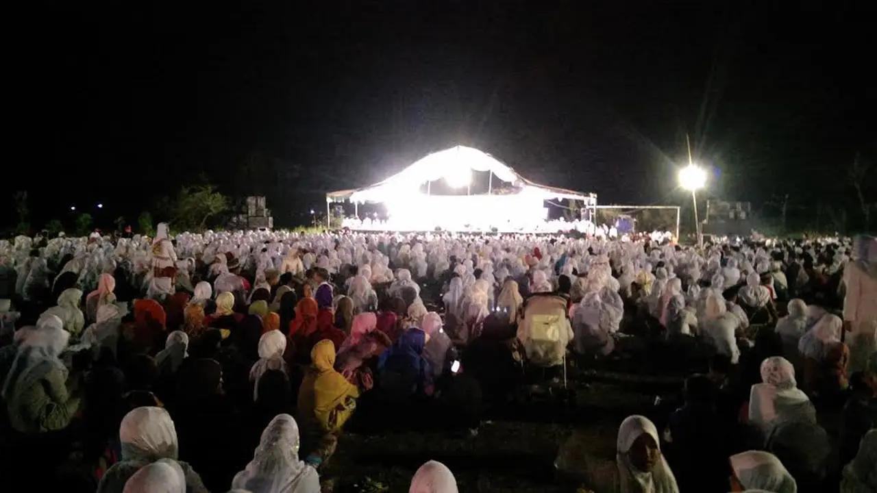 20151014-Peringati Tahun Baru Islam, Ribuan Warga Serang Gelar Doa Bersama
