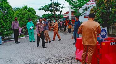 Suasana di Pesantren Abdurrab Pekanbaru ketika puluhan santri terkonfirmasi Covid-19.