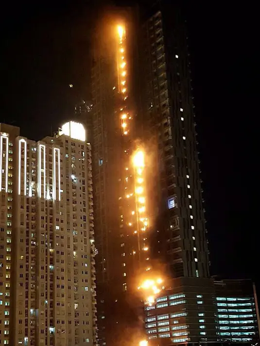 Kebakaran melanda hampir seluruh lantai di Gedung Neo Soho, Jakarta Barat, Rabu (9/11). (Istimewa)