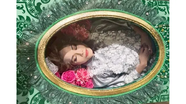 Dewi Soekarno dalam acara pameran seni di Tokyo, Jepang (Foto: Instagram @dewisukarnoofficial)