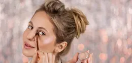 sentuhan soft coral menjadi twist modern dari nude makeup yang membuat wajah terlihat lebih hidup, segar, dan hangat dalam sekejap. (foto/dok: freepik)