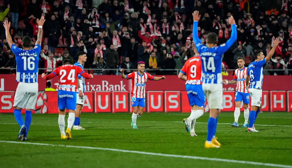 Girona yang memiliki koleksi 44 poin, kini membuka keunggulan dua poin atas juara bertahan Real Madrid, berkat kemenangan ketiganya secara berturut-turut, demikian catatan laman resmi Liga Spanyol. (Pau BARRENA/AFP)