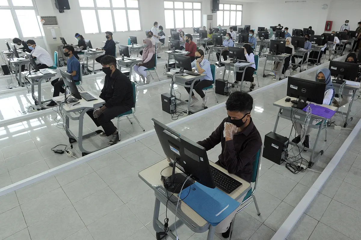 FOTO: Ujian Tulis Berbasis Komputer di Tengah Pandemi COVID-19