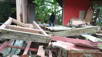 24 Rumah ambruk dan rusak berat akibat gerakan tanah di Dusun Jatiluhur Kecamatan Majenang, Cilacap, yang terjadi terus menerus sejak akhir 2016 hingga 2017 ini. (Foto: Liputan6.com/Muhamad Ridlo)