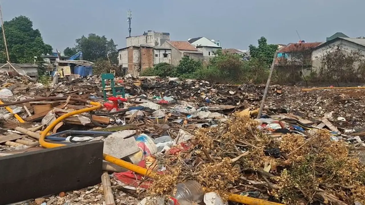 TKP kebakaran di Kramat Jakarta mengakibatkan satu petugas damkar gugur (sumber foto Antara).