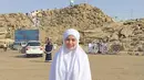 Selama umroh, Nikita Mirzani memilih tampil berhijab dan menanggalkan make up sehingga tampil sederhana. (instagram.com/nikitamirzanimawardi)
