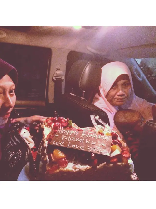 Hubungannya Tak Direstui, Ini 6 Momen Kebersamaan Indah Permatasari dan Ibunya