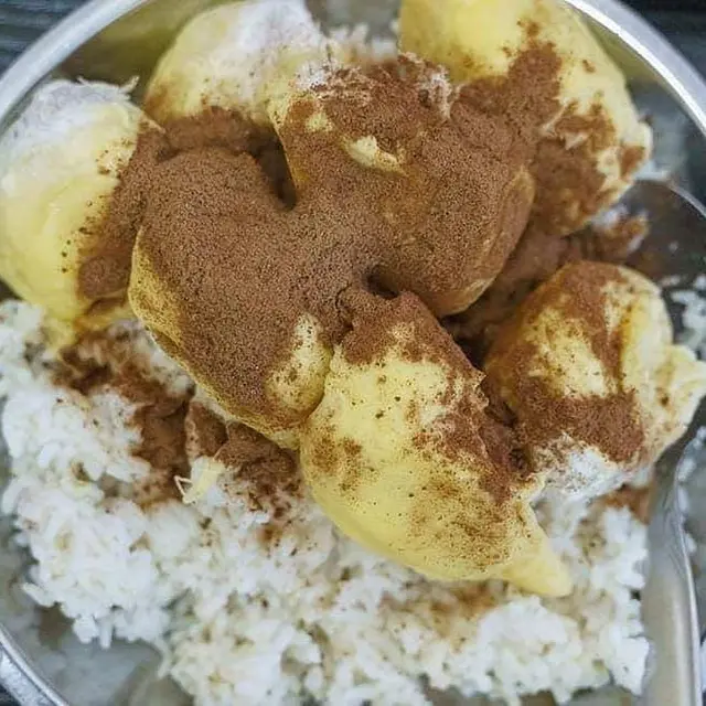 6 Potret Kocak Orang Makan Durian Ini Bikin Geleng Kepala