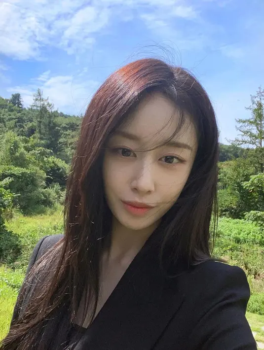 Jiyeon mempunyai nama lengkap Park Ji Yeon ia merupakan perempuan kelahiran 7 Juni 1993 di Seoul Korea Selatan. (FOTO: instagram.com/jiyeon2__/)