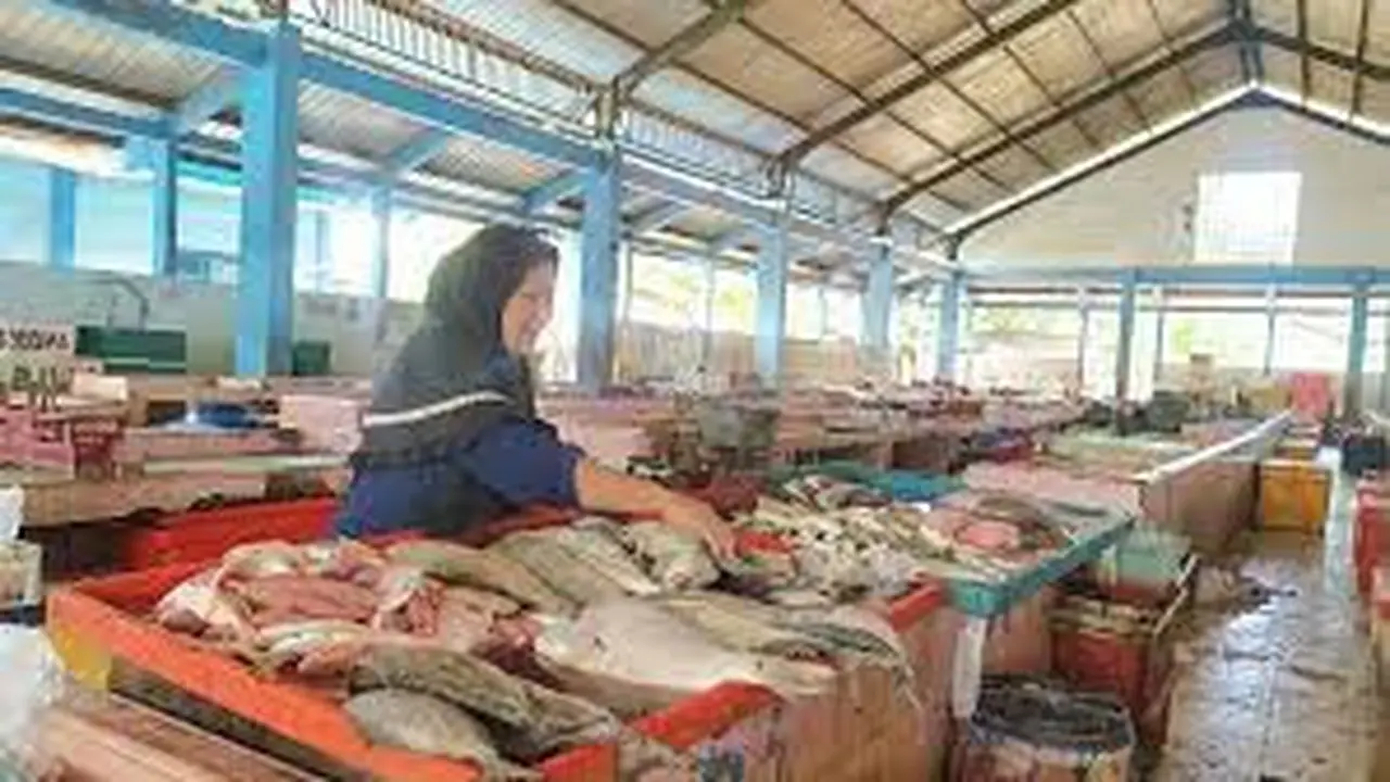 Ilustrasi pedagang ikan di Pelabuhan Mayangan Probolinggo (Istimewa)