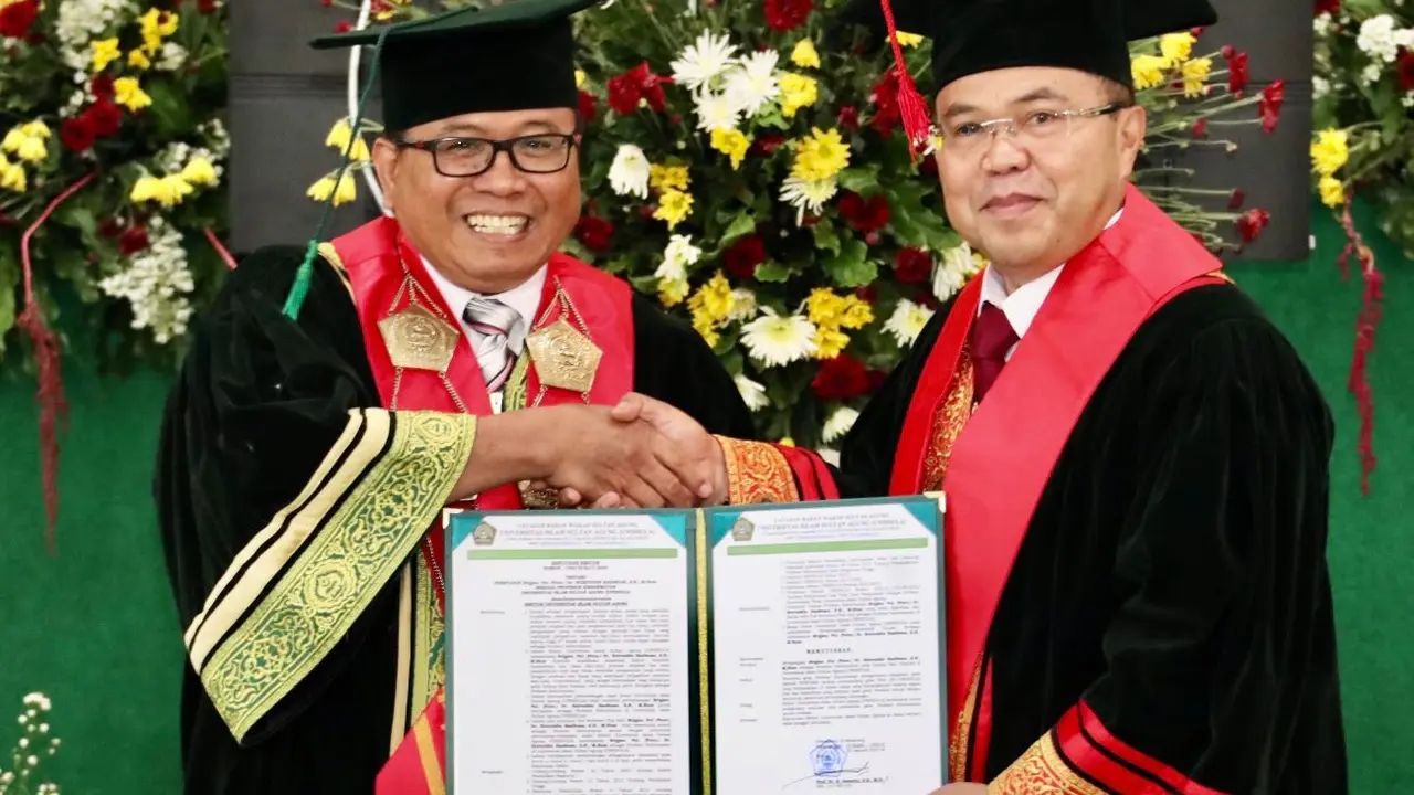 Rektor Unissula Kukuhkan Stafsus Mendagri Hoiruddin Hasibuan Sebagai Guru Besar Bidang Ilmu Hukum