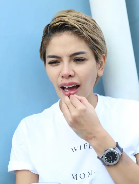 Demi kecintaannya pada berlian, ia telah merencakan untuk liburan ke Afrika Selatan setelah menjalankan ibadah umrah. (Nurwahyunan/Bintang.com)