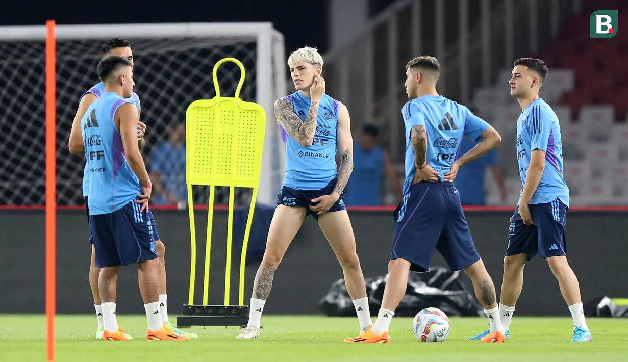 <p>Pemain Timnas Argentina melakukan latihan resmi menjelang laga FIFA Matchday melawan Timnas Indonesia di Stadion Utama Gelora Bung Karno (SUGBK), Jakarta, Minggu (18/06/2023). (Bola.com/Bagaskara Lazuardi)</p>