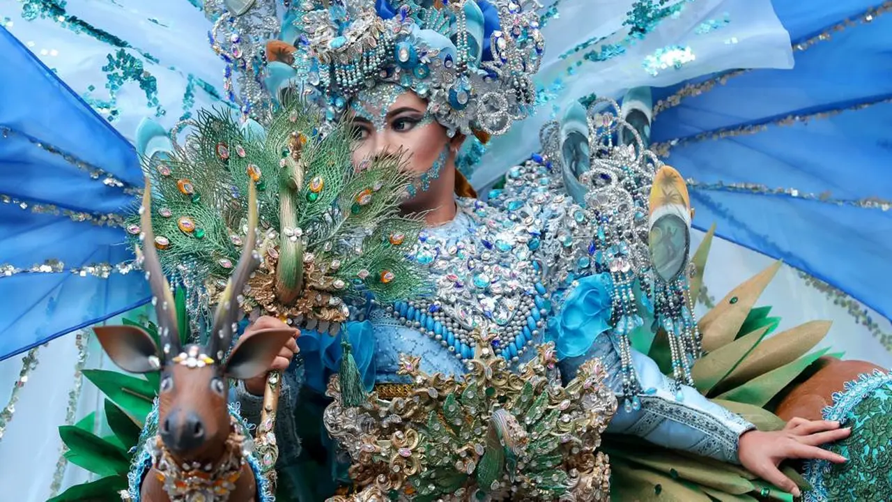 Semarak Banyuwangi Etno Carnifal (BEC) 2023 yang mengusung tema Geopark Ijen. (Hermawan/Liputan6.com)