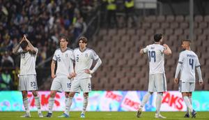 Sebelumnya, pada putaran final Piala Dunia 2018 dan 2022, Gli Azzurri gagal tampil. Tampak dalam foto, ekspresi pemain Timnas Italia setelah kalah dalam pertandingan final play-off kualifikasi Piala Dunia 2026 melawan Bosnia dan Herzegovina di Stadion Bilino Polje, Zenica, Selasa 31 Maret 2026 waktu setempat atau Rabu 1 April 2026 dini hari WIB. (Fabio Ferrari/LaPresse via AP)
