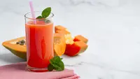 Ilustrasi jus buah pepaya penurun asam urat | Copyright freepik.com/jcomp