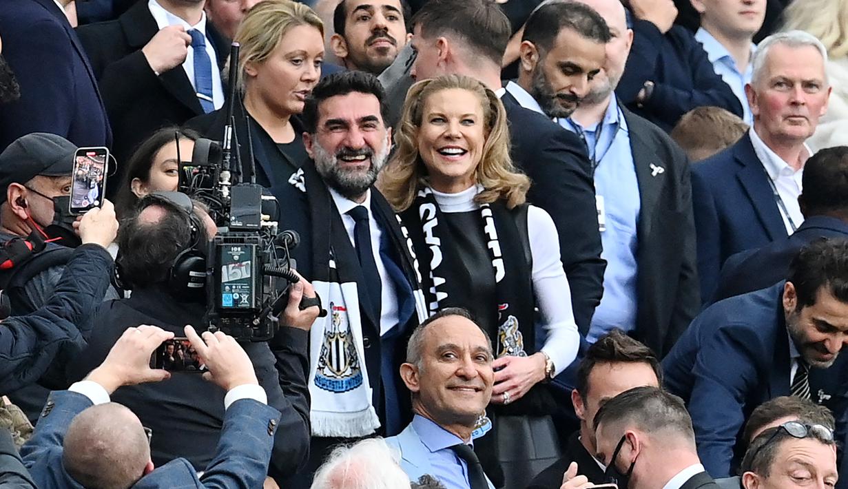 Pengusaha minyak Arab Saudi yang sekaligus menjadi bos baru Newcastle United, Yasir Al-Rumayyan, harus gigit jari usai menyaksikan langsung klub yang baru dipimpinnya itu menelan kekalahan dari Tottenham Hotspur pada laga Liga Inggris. (AFP/Paul Ellis)