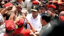 Kedatangan Ketua Dewan Pembina Partai Gerindra Prabowo Subianto langsung disambut hangat oleh para kader dan simpatisan yang telah memenuhi lapangan Bojongloa Bandung Jabar (Liputan6.com/Helmi Fithriansyah)