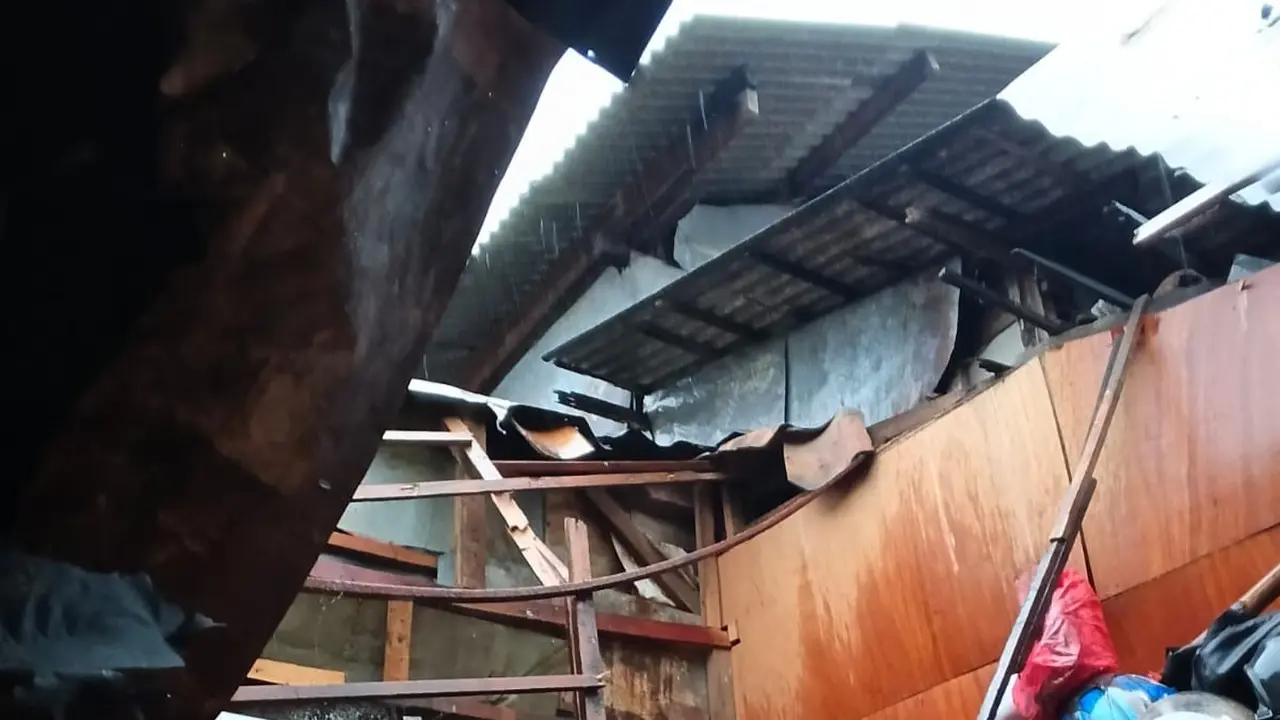 Sebuah rumah di Jalan Pisangan Baru 2 Nomor 100, RT 04 RW 07, kawasan Pisangan Baru, Matraman, Jakarta Timur.